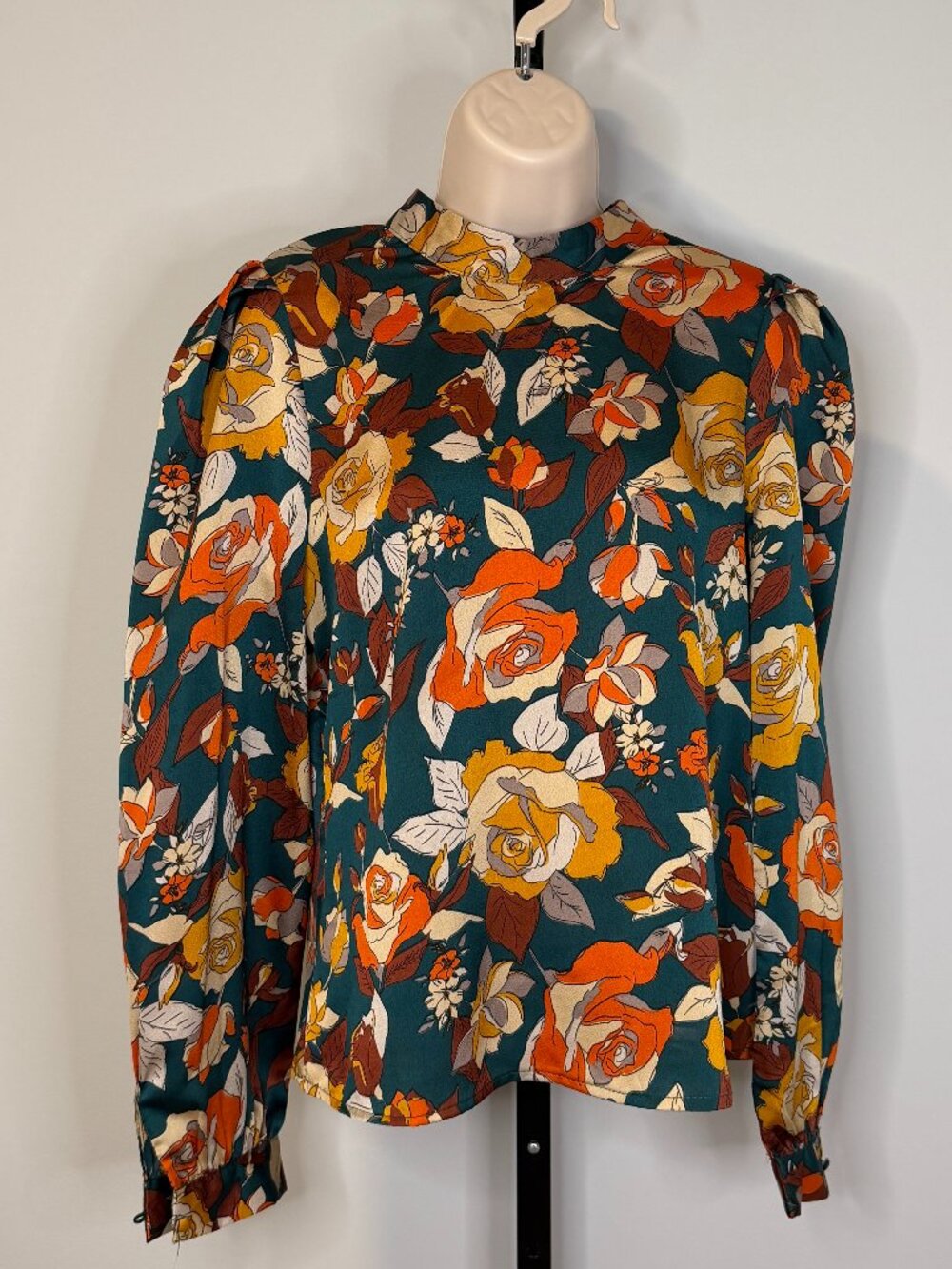 milk & honey Green and Yellow Floral Buttondown Blouse - Size M
